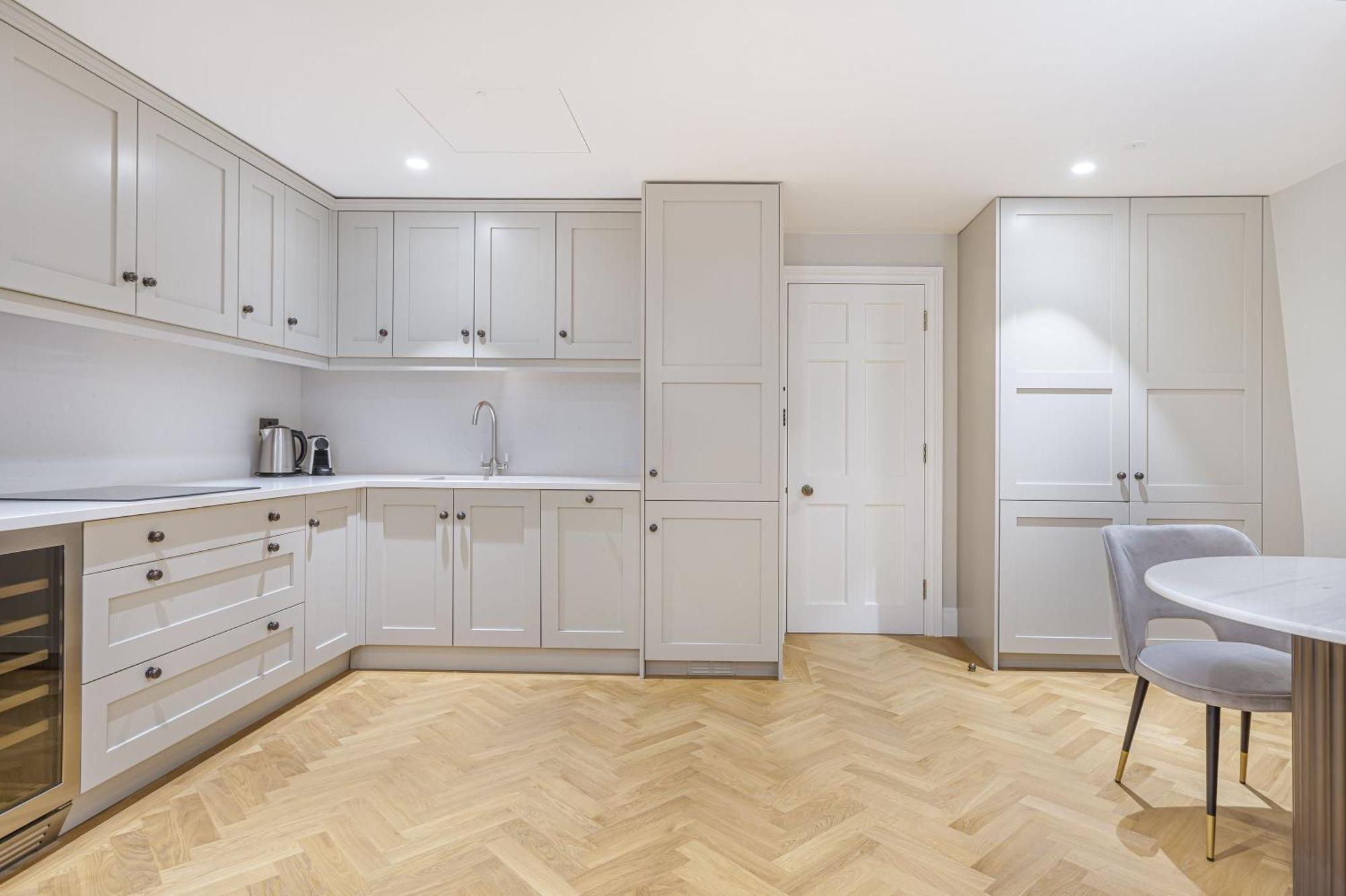 Wimpole Street - 3 Bedroom Apartment *